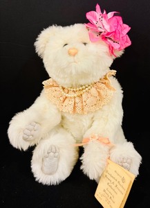 lot 8 image: Vintage Original Garden Bears & Friends Collection Created by Wendy Brent Selina
