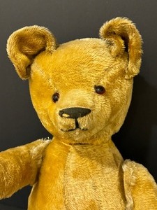 lot 17 image: Antique Jointed Teddy Bear