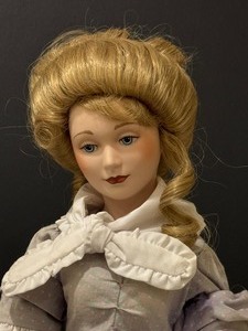 lot 139 image: Franklin Mint Heirloom Porcelain DollDevotionA Mothers Love