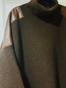 lot 247 image: Ralph Lauren Brown Sweater with Shoulder Details