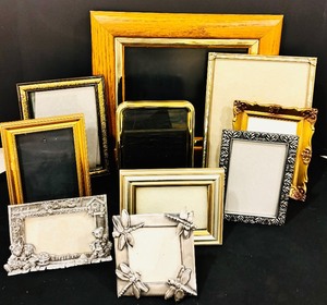 lot 260 image: Variety of Picture Frames