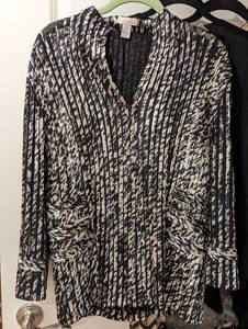 lot 286 image: Pair of Chicos Womens Tops and Vest