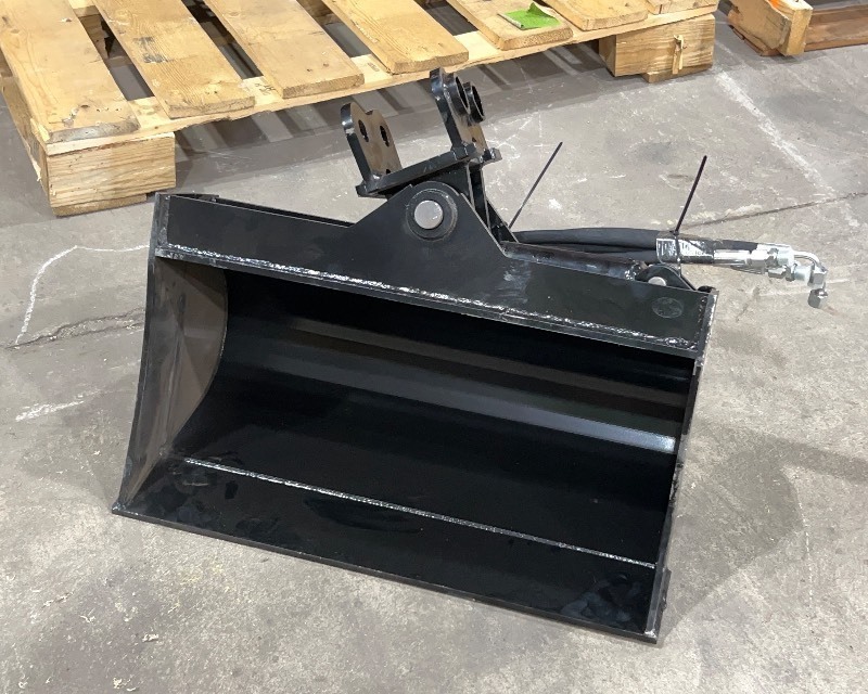 lot 208 image: 24 Inch Tilting Excavator Bucket