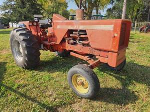 lot 105 image: Allis Chalmers 180 tractor