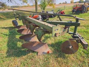 lot 106 image: Oliver 568 4 bottom plow