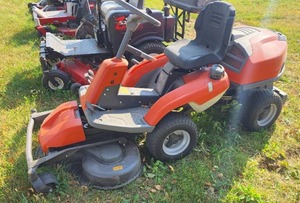 lot 108 image: Husqvarna riding mower