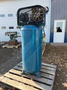 lot 8 image: 6 Hp Upright Air Compressor