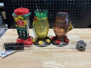 Hummingbird Feeders and Cleaning Brush