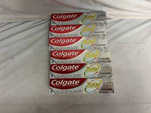 lot 30 image: 6 Tubes of Colgate Clean Mint Toothpaste