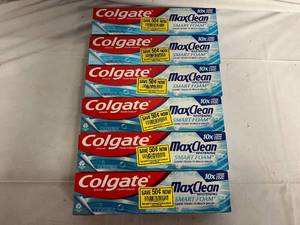 lot 33 image: 6 Tubes of Colgate Max Clean Smart Foam Toothpaste