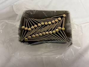 lot 40 image: 25 Stanley 4 x 3.75 Residential Hinges