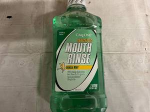 lot 276 image: 6 Bottles of Vanilla Mint Mouthwash