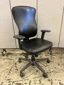 lot 1 image: MSRP $2100 High Quality KeilHauer Designer SGUIG Executive Seating Ergonomic&nbspChair With&nbspPelvic Balance Point Technology &&nbspT1-L5 Free Shoulders Design - Excellent Condition