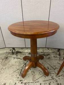 lot 14 image: Solid Wood Counter Height Bar Pub Round Table & Matching Spindle Back Bar Stool Chair - Made In Malasia - In Great Condition