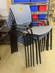lot 55 image: Lot of 6 Brayton 3503S Arm & Armless Stacking General Office Reception Waiting Chairs - In Great Condition