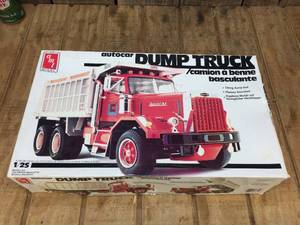 lot 122 image: AMTERTL Autocar Dump Truck 125 Model Kit