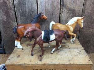 lot 132 image: 3 Classic Breyer Horses