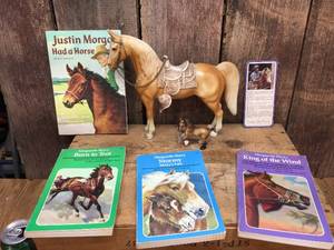 lot 134 image: Vintage Breyer Glossy Palomino - Stablemate - Horse Books