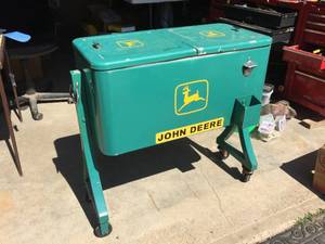 lot 131 image: Vintage Rolling John Deere Themed Cooler