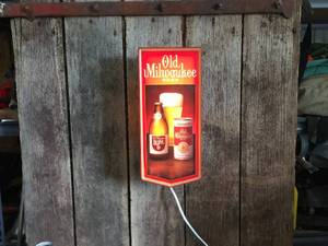 lot 160 image: Vintage Old Milwaukee Beer Light - Works