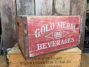 lot 161 image: Vintage Gold Medal Beverages Wooden Crate