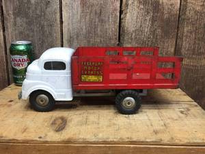 lot 167 image: Vintage Structo-Toys Freeport Motor Express Truck