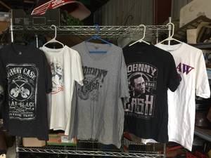 lot 177 image: Johnny Cash - Dolly Parton - Tim McGraw T-Shirts