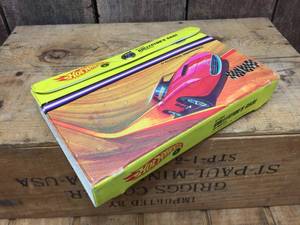 lot 187 image: 1968 Hot Wheels 12 Car Collectors Case - Nice