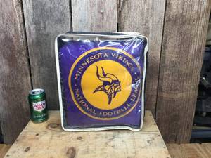 lot 193 image: Vintage Pendleton Wool Blanket - Vikings
