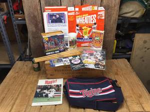lot 213 image: Group MN Twins CollectableMemorabilia
