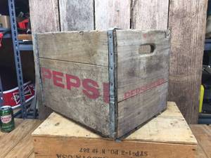 lot 227 image: Vintage Pepsi Deep Wooden Crate
