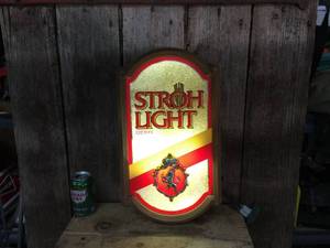 lot 220 image: Vintage Stroh Light Light-Up Beer Light - Works