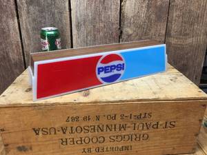 lot 228 image: Vintage Pepsi Acrylic Soda Fountain Machine Topper