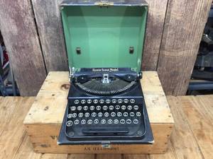 lot 254 image: Antique Remington Remie Scout Model Typewriter