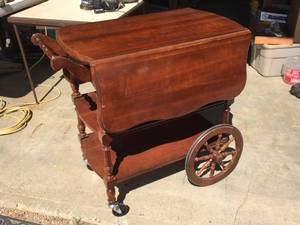 lot 257 image: American Drew Cherry Tea Cart - Nice