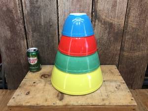 lot 261 image: Pyrex Primary Colors Nesting Bowl Set