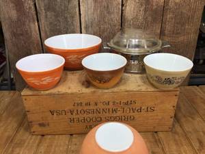 lot 262 image: Misc Pyrex Bowls - Casserole