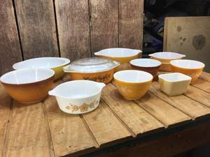 lot 267 image: Variety Pyrex Bowls - Casseroles - Fridge Dish