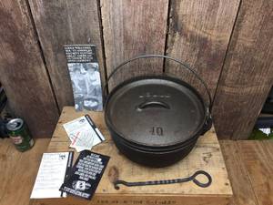 lot 270 image: Vintage Cast Iron LODGE 3 Footed Camp Dutch Oven