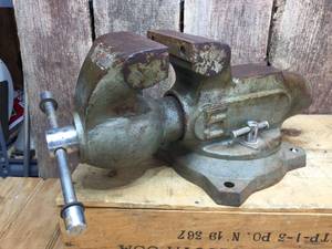 lot 272 image: Heavy 5 Bench Vise - Torpedo Style