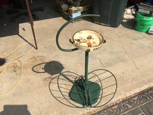 lot 275 image: Vintage Ash Tray - Magazine Rack