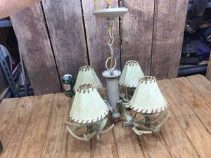 lot 282 image: Nifty Resin Antler Hanging Light