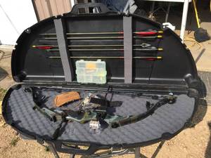lot 292 image: Golden Eagle Compound Bow - Accessories - Case