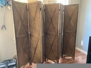 lot 118 image: Quality wood room divider