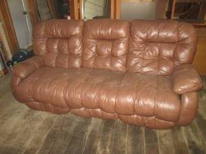lot 3 image: (G1) Dual Reclining Sofa - Matches ...