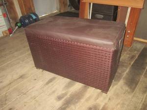 lot 5 image: (G1) ChestBench with Cushioned Top...