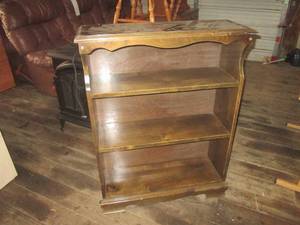lot 14 image: (G1) Vintage Wood Shelf 30 x 10 x...