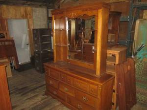 lot 16 image: (G1) 7-Drawer Dresser with Top Cabi...