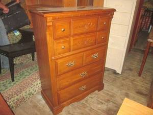 lot 19 image: (G1) 5-Drawer Dresser 36 x 17 x 5...