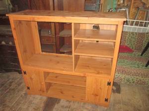 lot 20 image: (G1) Entertainment Center 50 x 17...